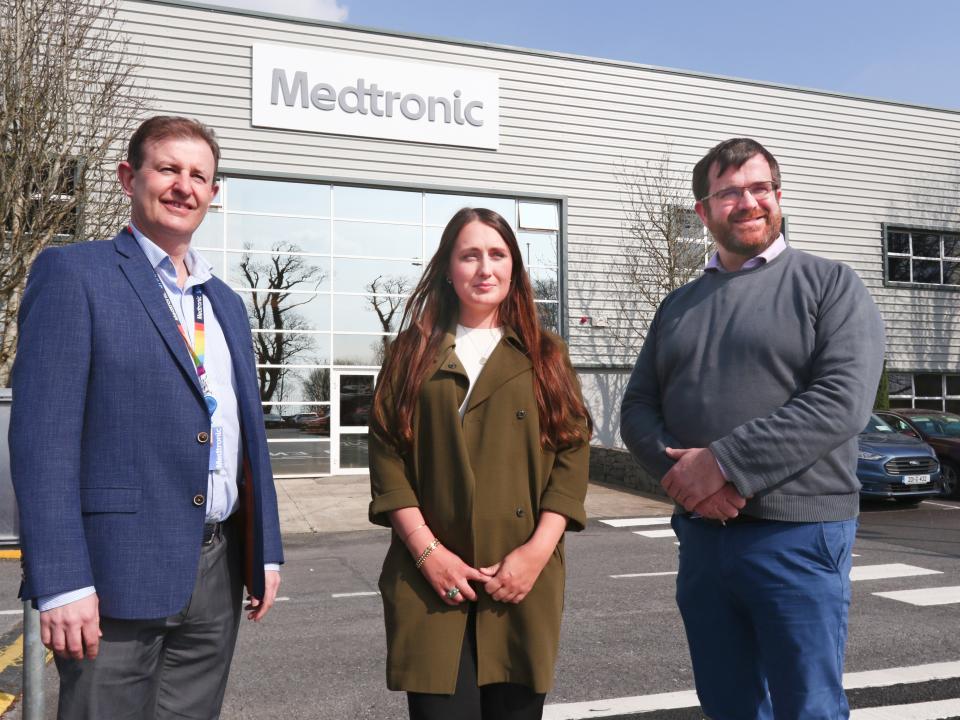<p>Artist Katie Katie Moore (centre), winner of the Medtronic Galway Commission “Breathing Life into Art”, pictured with Paul Campbell (left), Site Director, Medtronic Mervue, Galway andDerek Wynne, Sr R&D Sustaining Engineering Manager, Medtronic Mervue, Galway.</p>
