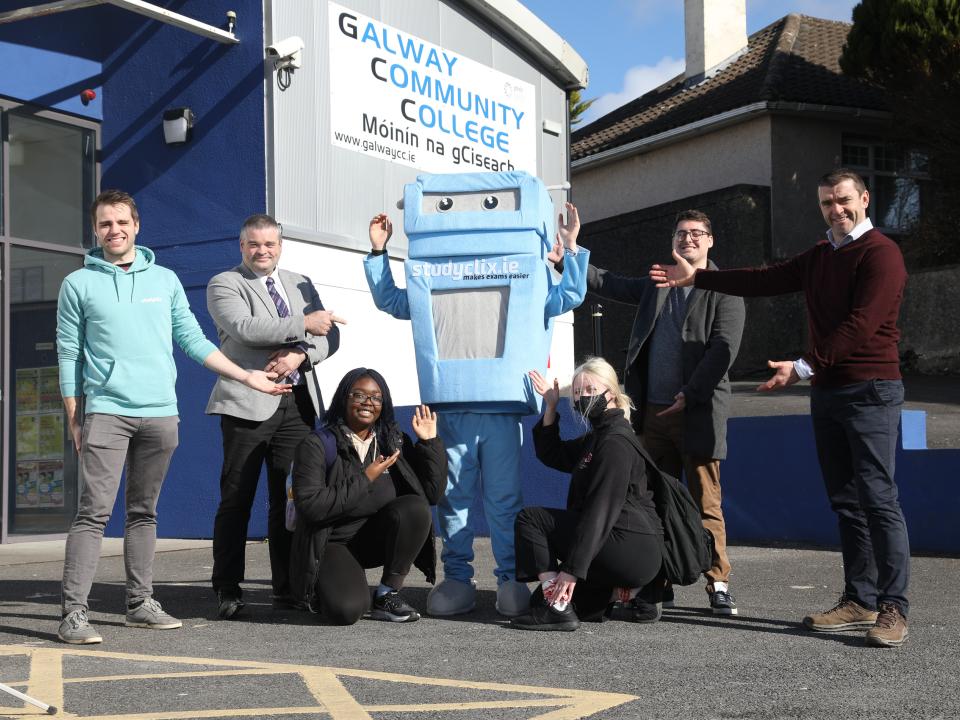 <p>At Galway Community College, L to R, back row: Ryan Kelly (Studyclix), Brian Melia (Principal), Jack Redmond (Access Office), William Burke ( Deputy Principal). Front row students Hannah Obiyidavid and Zoe Coffey.<br />
Photographer: Aengus McMahon<br />
 </p>
